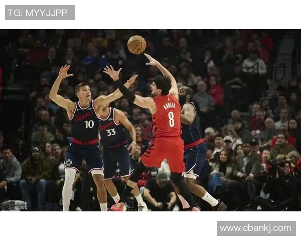 杨瀚森DNP快船逆转开拓者 大洛31+9三分生涯新高卡登62分